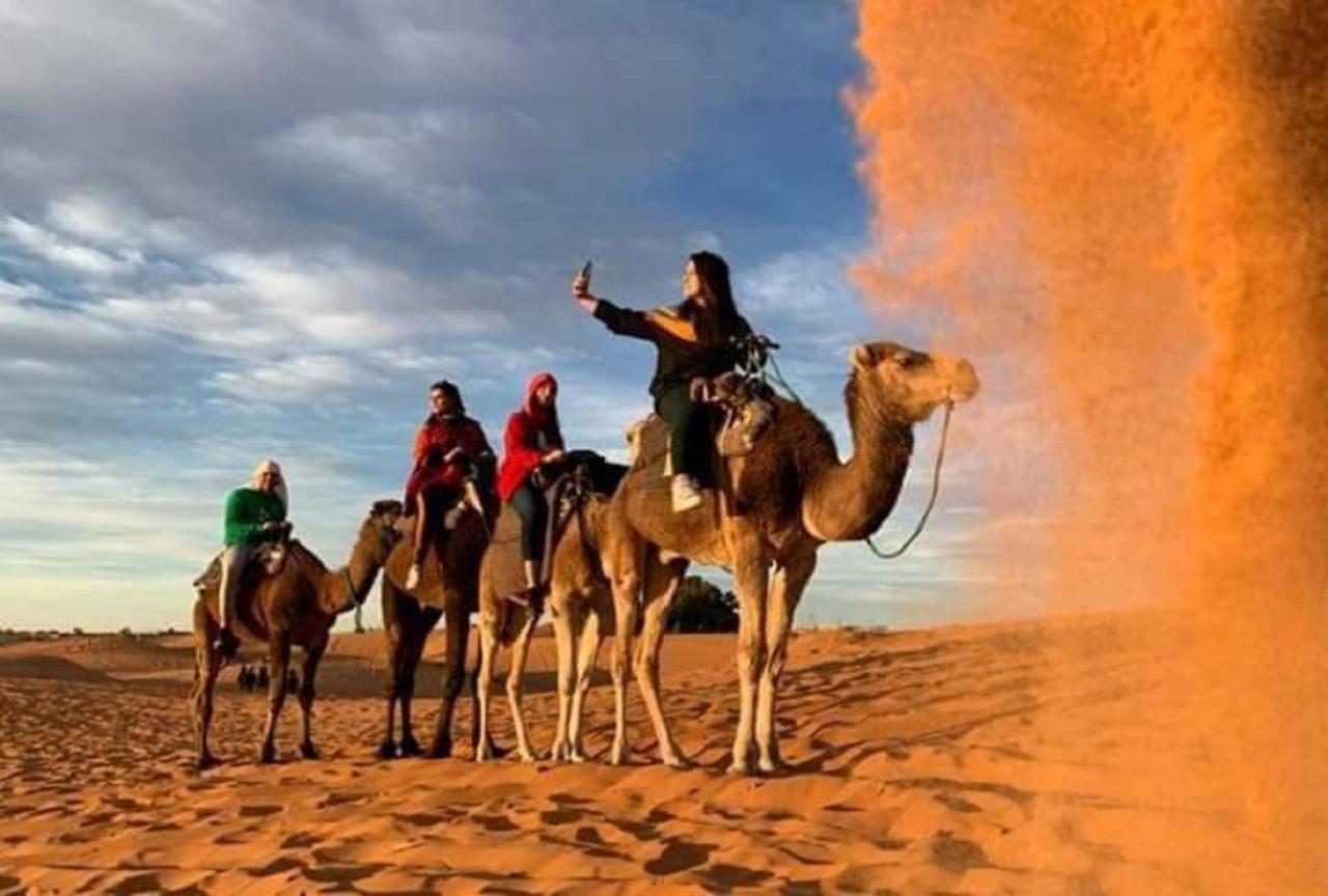 L'homme Du Désert Merzouga Esterno foto